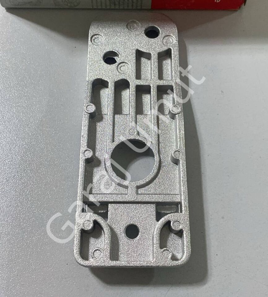 Radyatör Alt Ayağı Braketi Cascada Astra J Cruze Zafira C 1310014